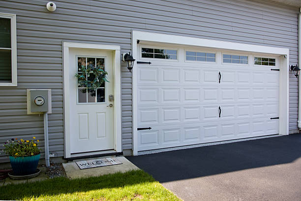 24/7 Emergency Garage Door Panel Replacement experts in Legend Lake, WI